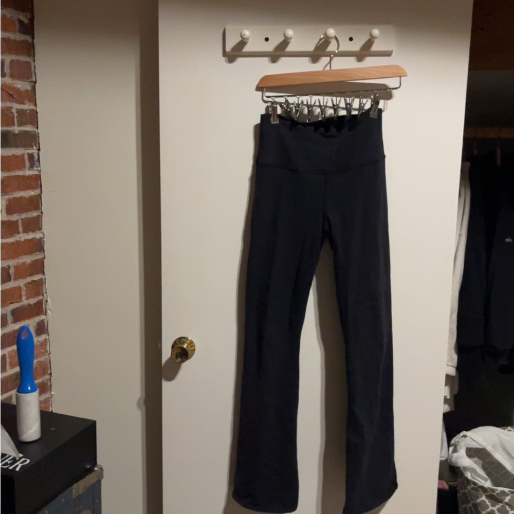 Alo Yoga Airbursh 7/8 Bootcut Legging / Medium